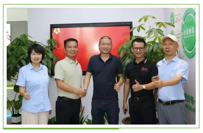 Vietnamští kupci navštěvují bez poskvrny – „Mr. 4 Seconds“ a malé věci, na kterých záleží